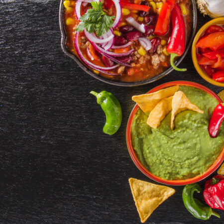 Guacamole y totopos
